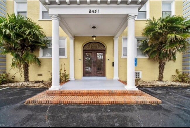 9641 Norfolk Ave Unit 207