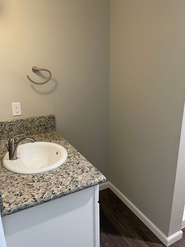 Photo - 485 E 6th St Unidad 2