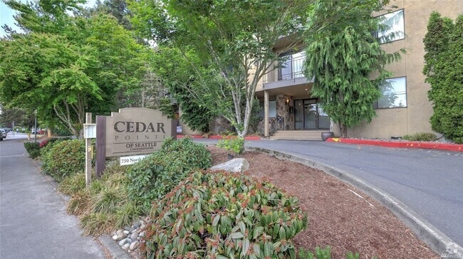 Building Photo - Light filled top floor condo. Unit 302