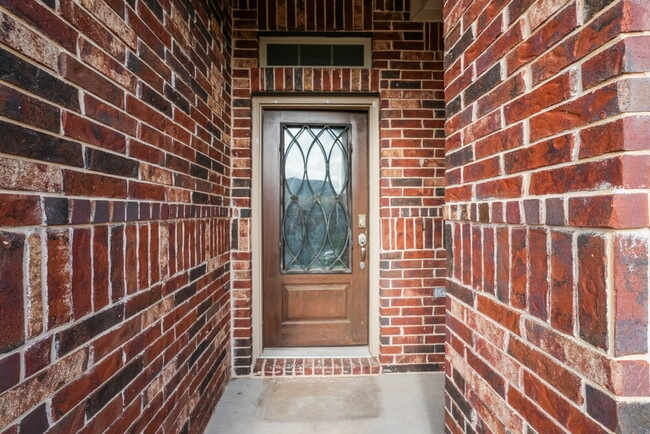 Photo - 1913 Chimney Dr
