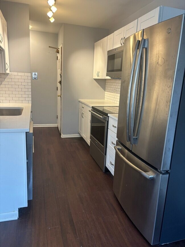 Photo - 5920 N Kenmore Ave