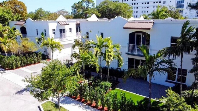 Photo - 420 SE 16th St Townhome