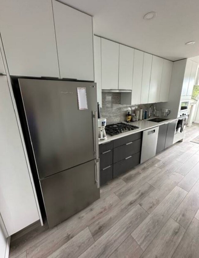 Building Photo - 11639 227 St Unit 606