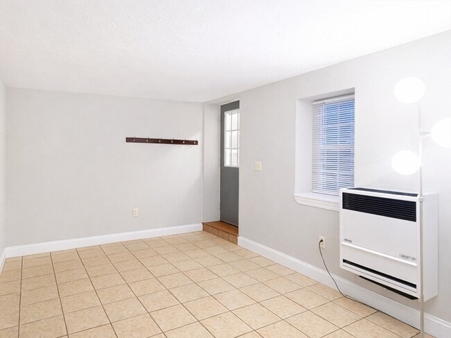 Building Photo - 92 School St Unit 8