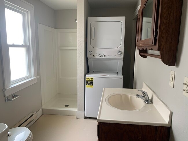 Photo - 320 W 13th St