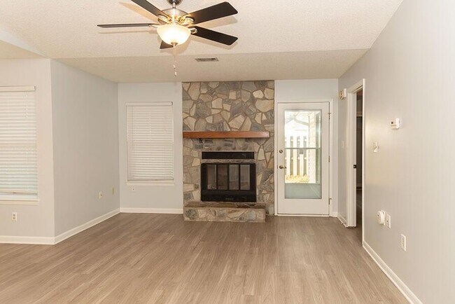 Photo - 511 Woodland Park Cir