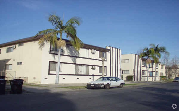 Building - 2303-2311 Merton Ave