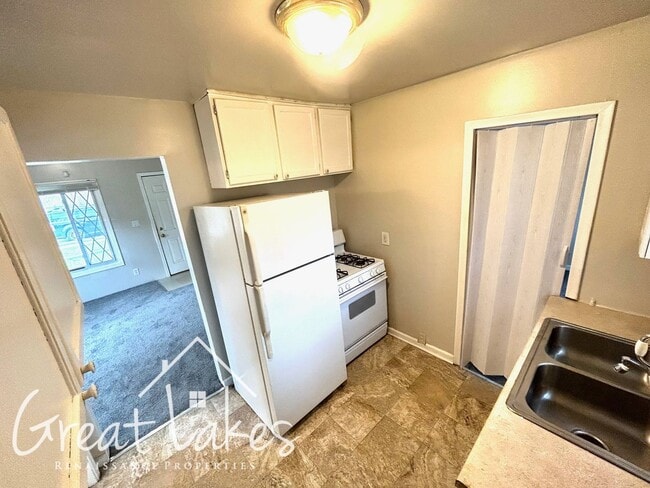 Photo - Beautiful 2 Bedroom 1 Bathroom now availab...