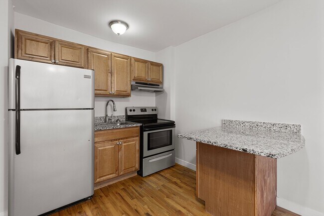 Photo - 7451 N Greenview Ave