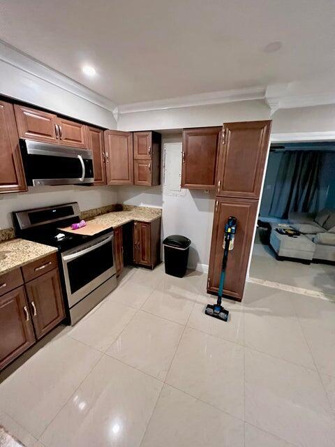 Photo - 340 W Blue Heron Blvd Unidad A