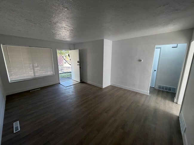 Photo - 1154-1156 Brooklyn Ave Unidad 1156