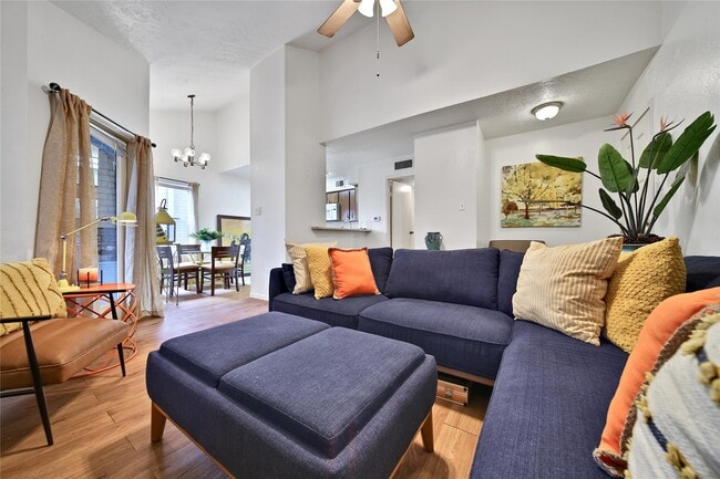 Building Photo - 2021 Spenwick Dr Unit 620 Rental