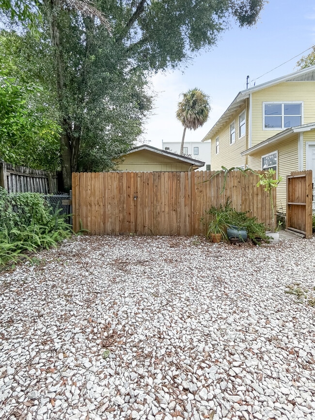 Lugar de estacionamiento - 1307 E 17th Ave Unidad El Cafecito Loft