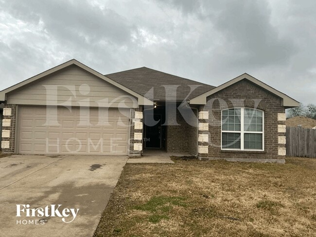 Building Photo - 1827 Willowbrook Dr