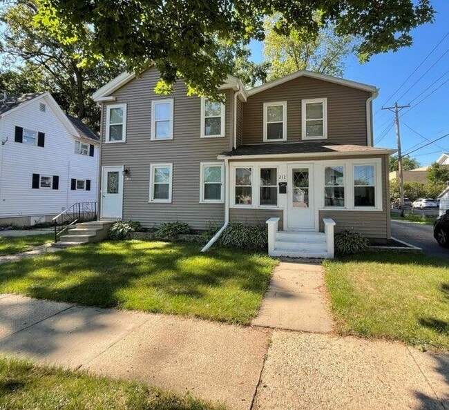 Photo - 212 E Washington St