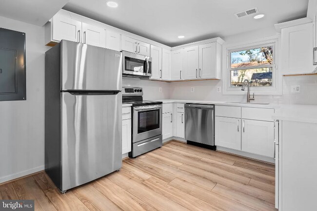 Photo - 1314 Hallock Dr