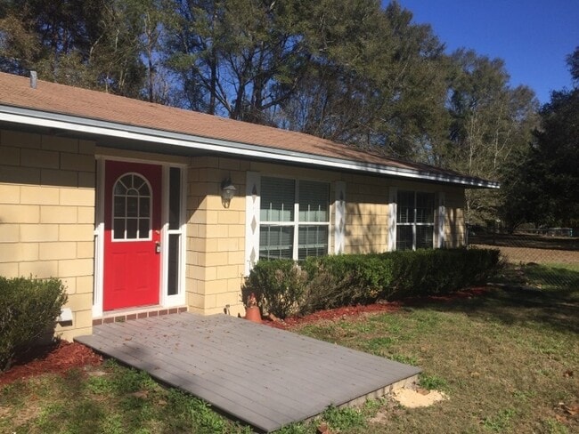 Building Photo - 3 Bdr 2 Ba Concrete Block Home on One Acre