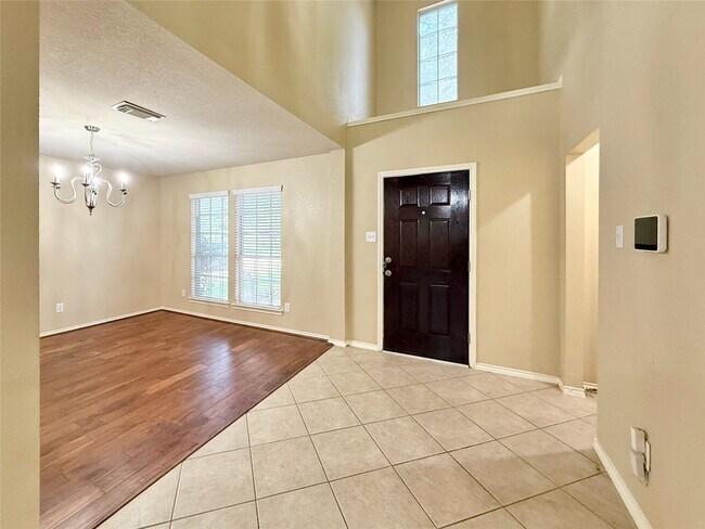 Photo - 1810 Katlyn Ln