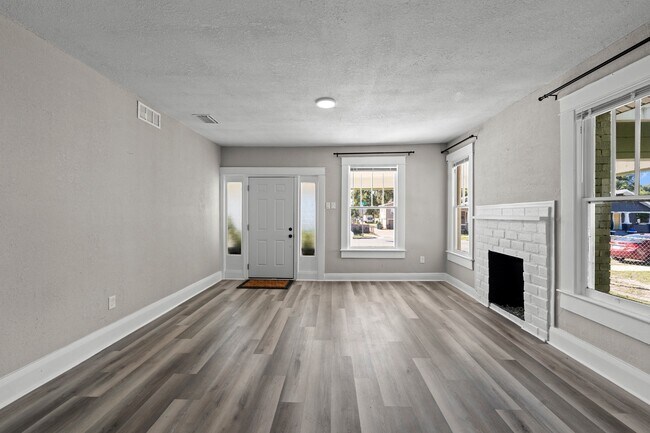 Photo - 1010 E Lake Ave