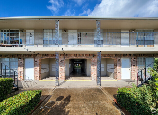 Building Photo - Carriage Park Apartments