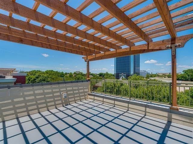 Photo - 1207 Beaconsfield Lane