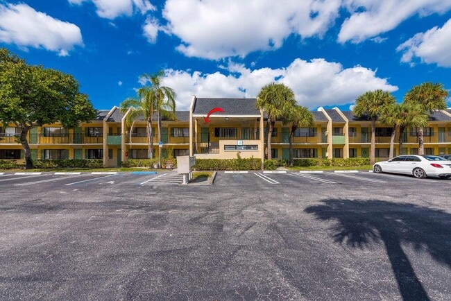 Building Photo - 1529 Meadows Cir W Unit 1529