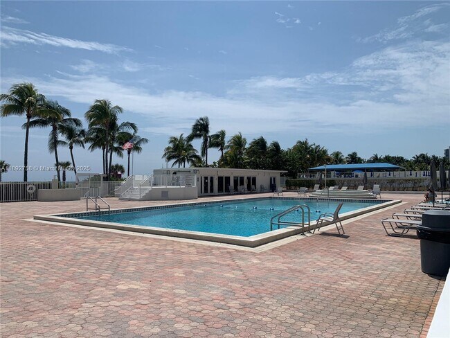 Photo - 5005 Collins Ave Unit 1423