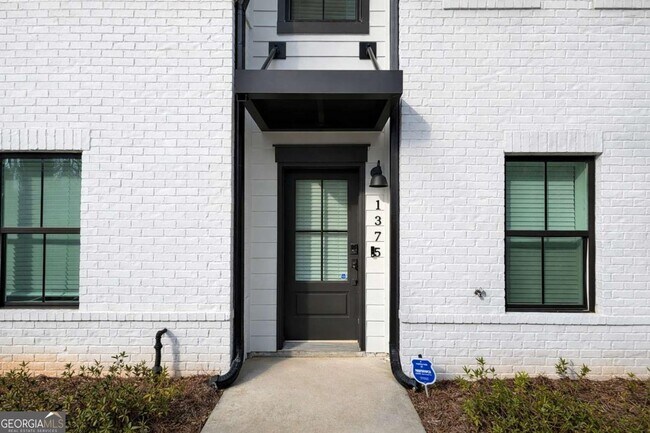 Photo - 1375 Walking Wy