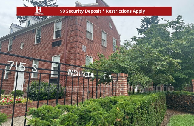 Building Photo - 715 S Washington St Unit Apt C12