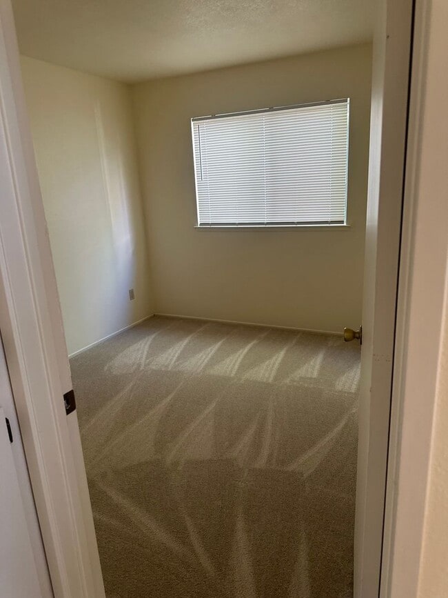 Photo - Adorable Rancho 3/2~~!  Please see entire add for viewings!!