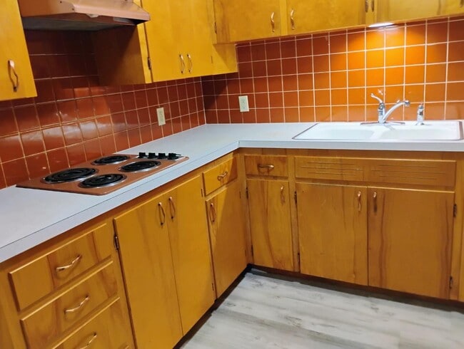 Photo - 955 6th Ave E