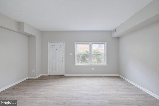 Building Photo - 98 N Bedford St Unit A Rental