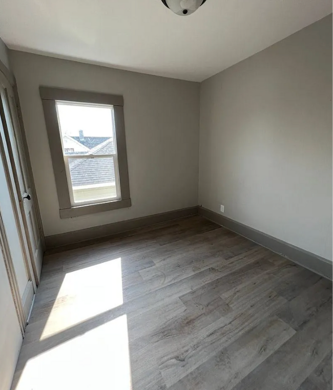 Photo - 1025-1027 Redfield Unit 1027