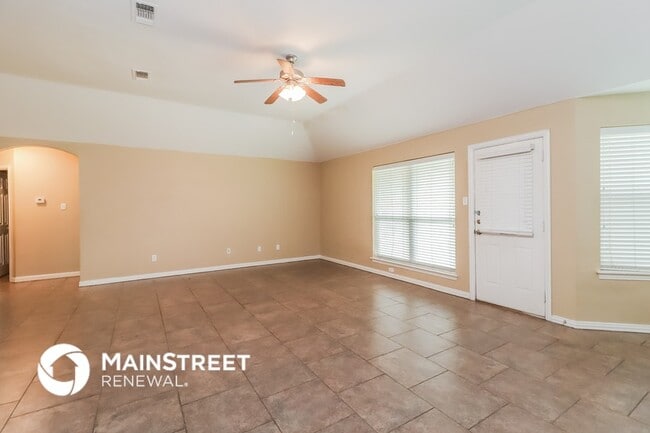 Photo - 129 Currie Ct