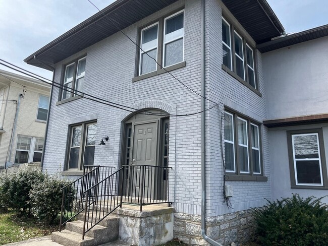 Building Photo - 904 Tates Creek Rd