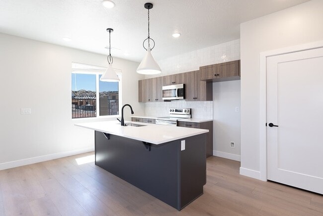 3930 Razor Dr