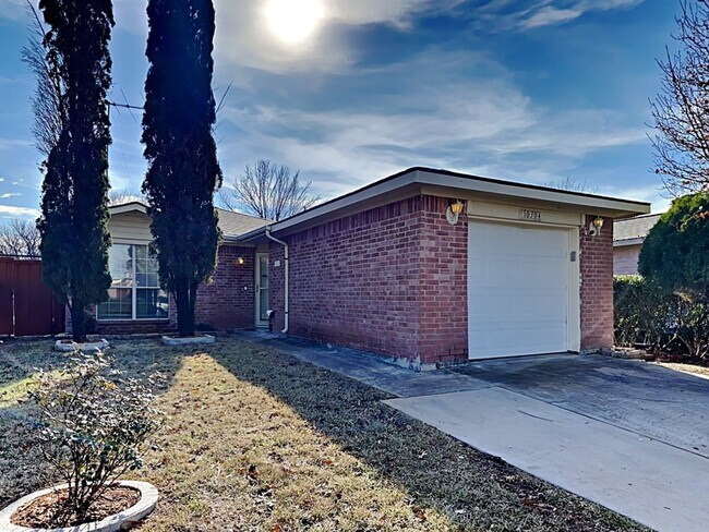 Building Photo - 10304 Blackjack Oaks Dr