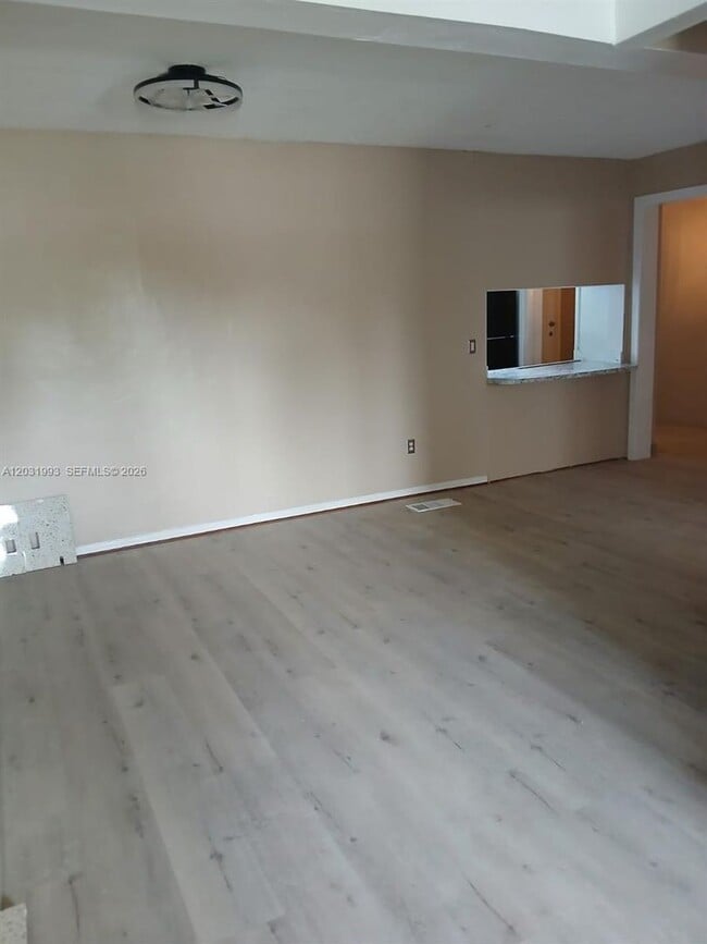 Photo - 1400 NE 148th St