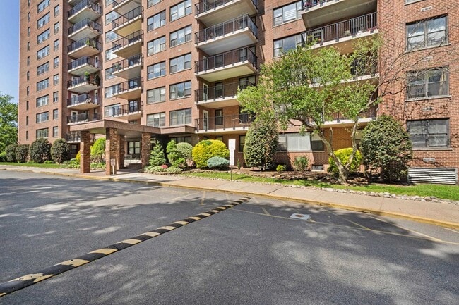 Photo - 225 St Pauls Ave Unidad 16E Rental