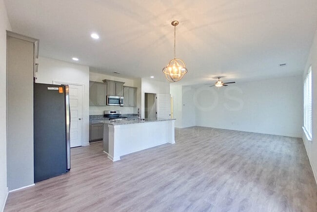 Photo - 304 Silver Maple Ln