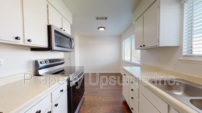 Photo - 1674 Bramble Pl