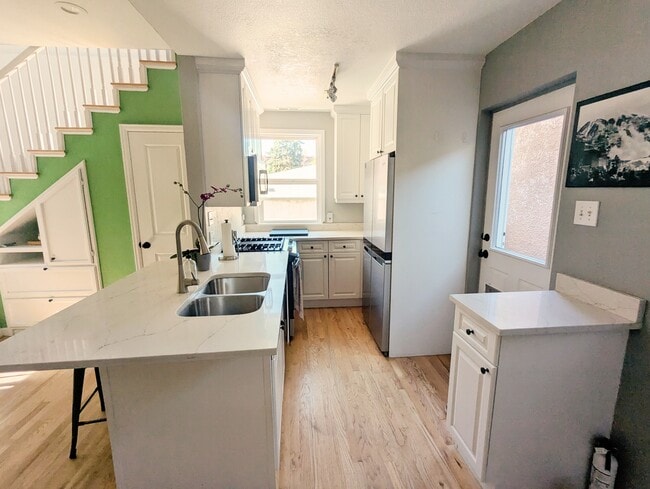 Photo - 956 N Washington St