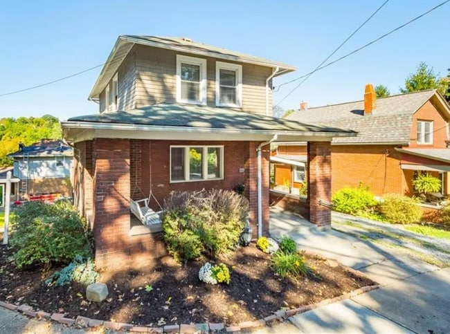 Photo - 2324 Woodward Ave