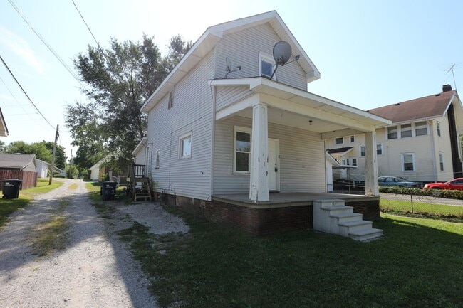 Building Photo - 037 Unit 2
