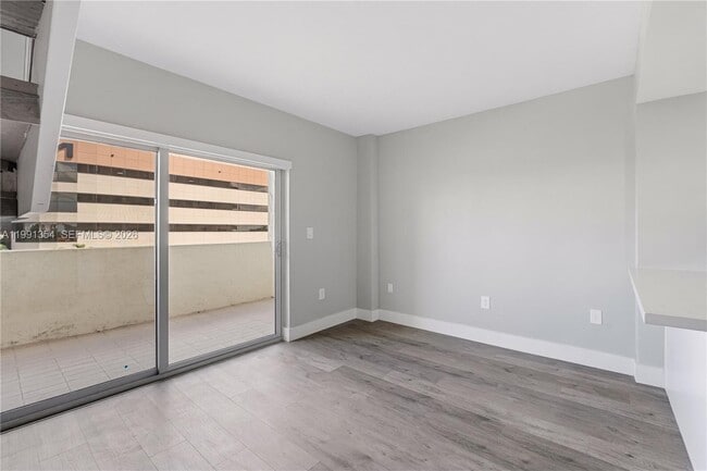 Photo - 300 NW 42nd Ave Unidad 409