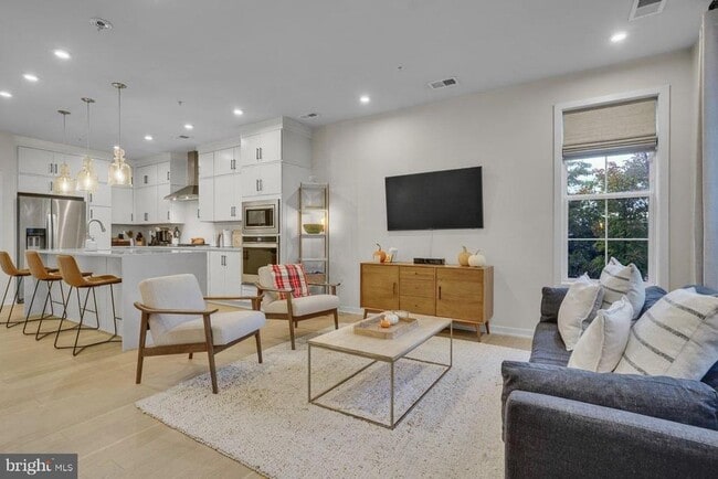 Photo - 7436 Backett Wood Ter