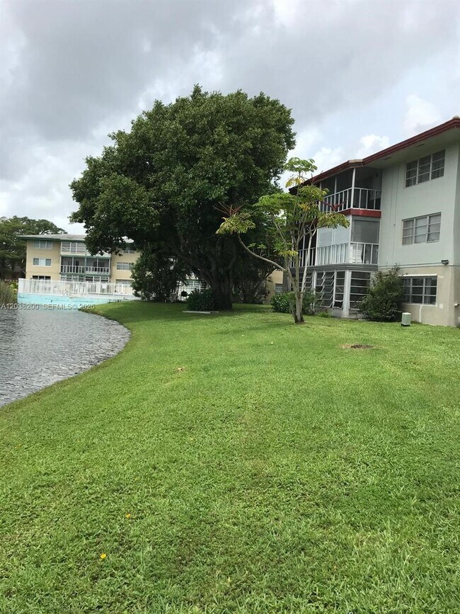 Photo - 5420 NW 11th St Unidad 205