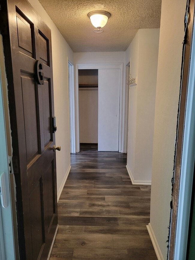 Photo - 318 S 174th Pl Unidad g