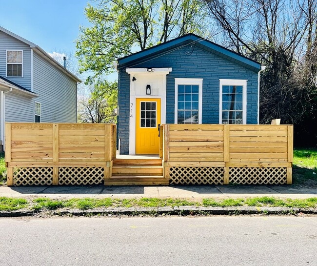 Modern Two Bedroom Two Full Bath House - Modern Two Bedroom Two Full Bath House