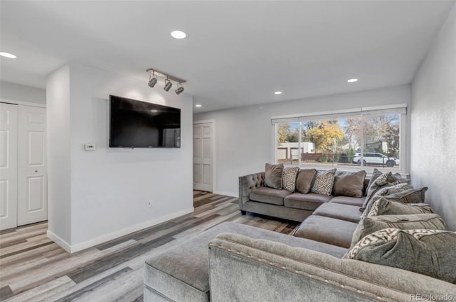 Photo - 211 Julian St